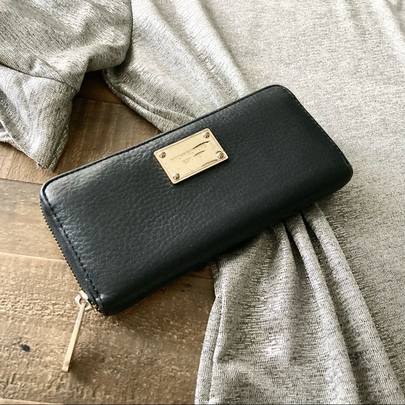 Michael Kors Black Gold Large Leather Wallet - Picture 7 of 16